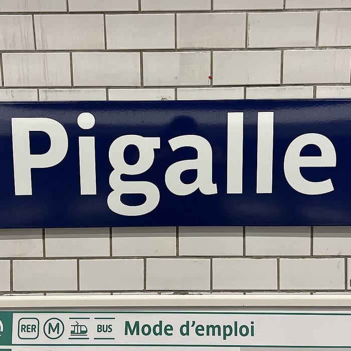 Photo de Édicule Guimard de la station Pigalle - Paris 18ème