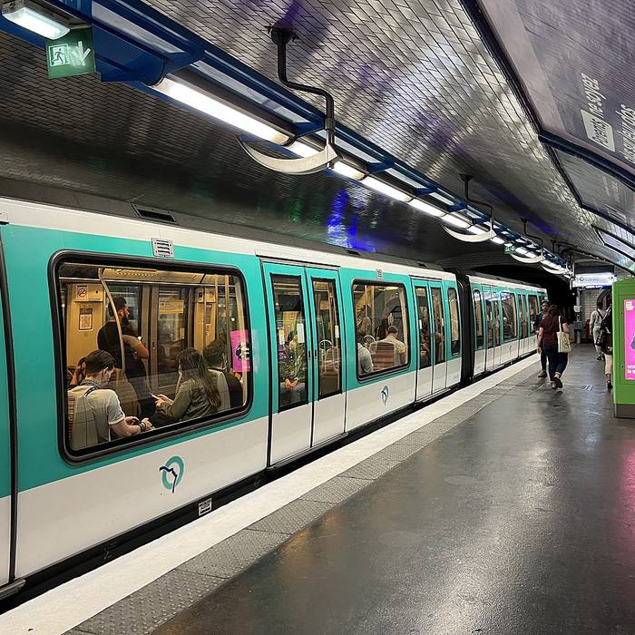 Photo de Édicule Guimard de la station Pigalle - Paris 18ème