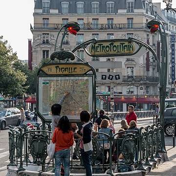 Édicule Guimard de la station Pigalle - Paris 18ème