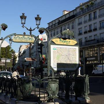 Édicule Guimard de la station Pigalle - Paris 18ème