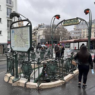 Édicule Guimard de la station Pigalle - Paris 18ème