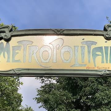 Édicule Guimard de la station Pigalle - Paris 18ème