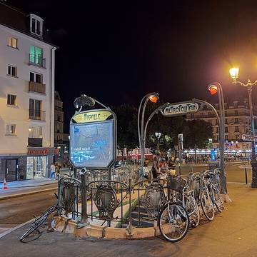 Édicule Guimard de la station Pigalle - Paris 18ème