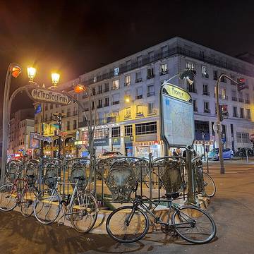 Édicule Guimard de la station Pigalle - Paris 18ème