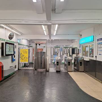 Édicule Guimard de la station Pigalle - Paris 18ème