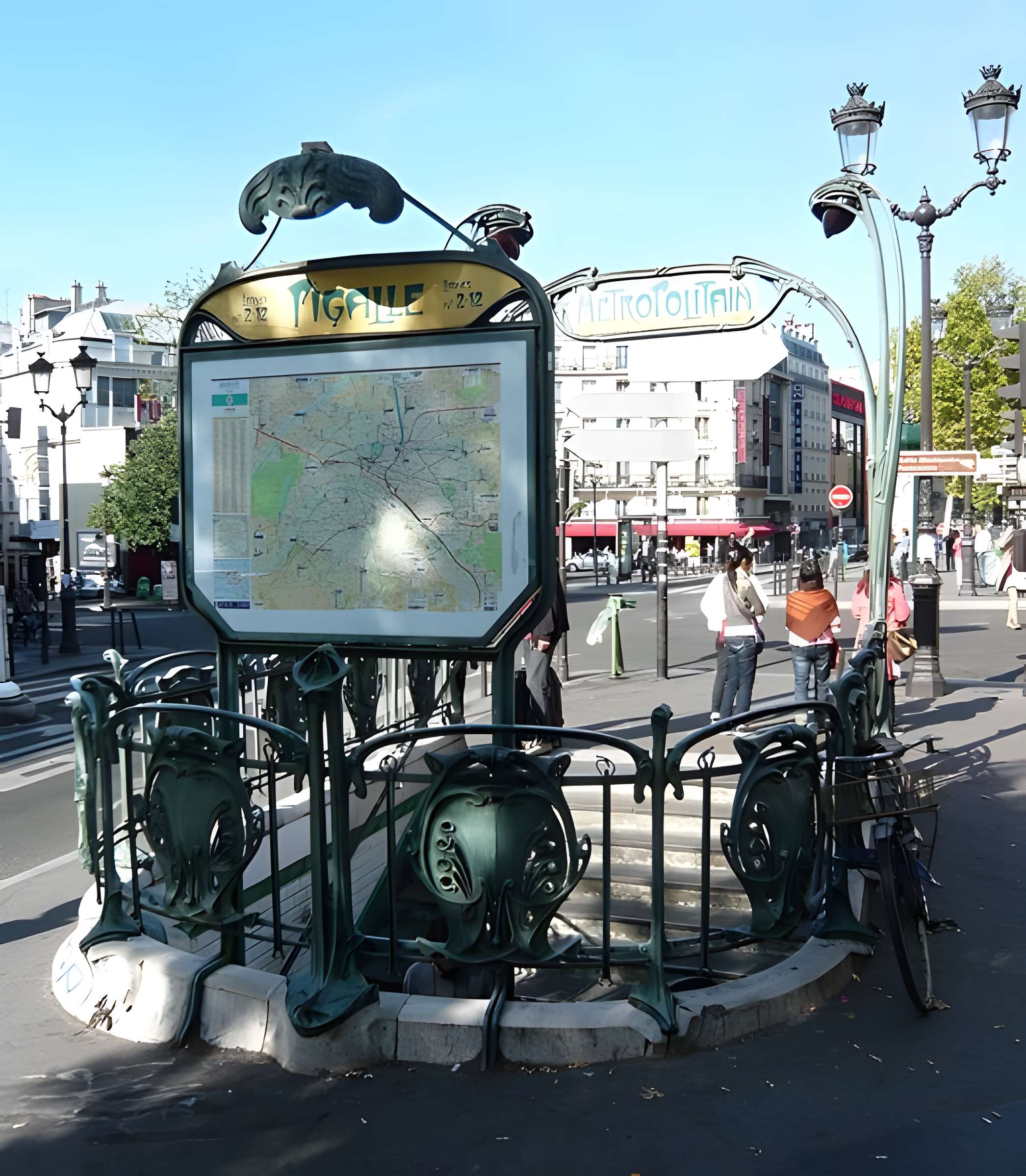 Édicule Guimard de la station Pigalle - Paris 18ème 