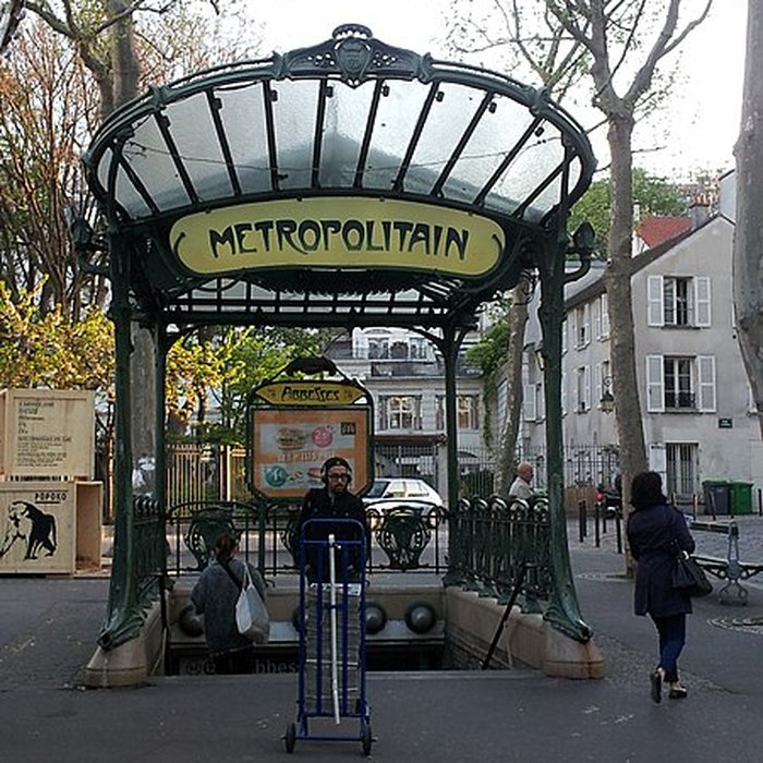 Photo de Édicule Guimard de la station Place de Clichy - Paris 18ème