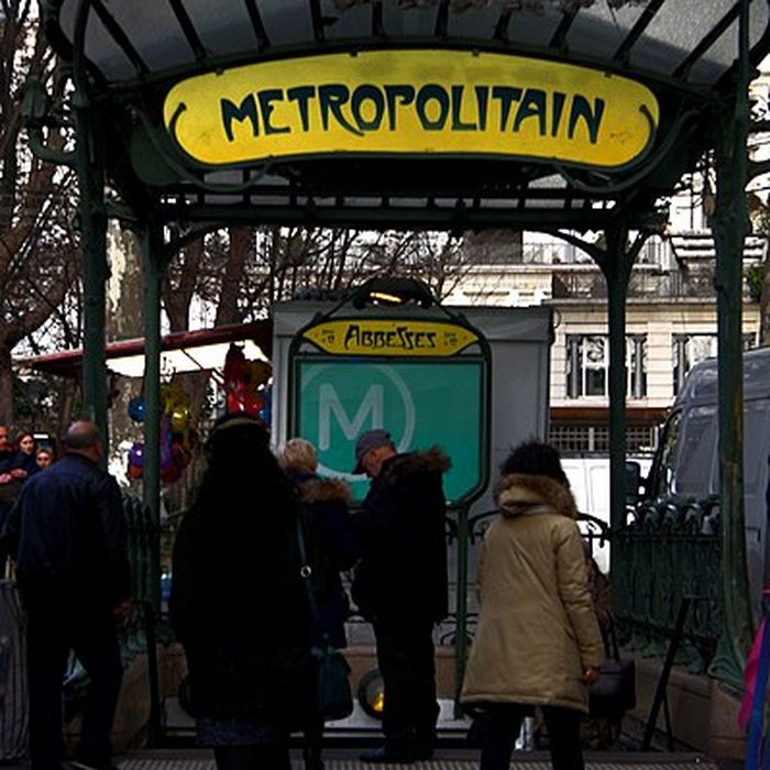 Photo de Édicule Guimard de la station Place de Clichy - Paris 18ème