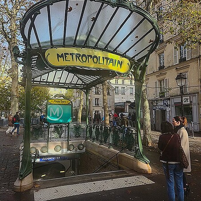Photo de Édicule Guimard de la station Place de Clichy - Paris 18ème