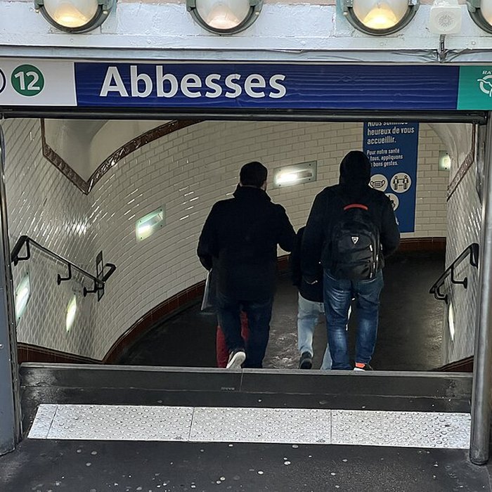 Photo de Édicule Guimard de la station Place de Clichy - Paris 18ème