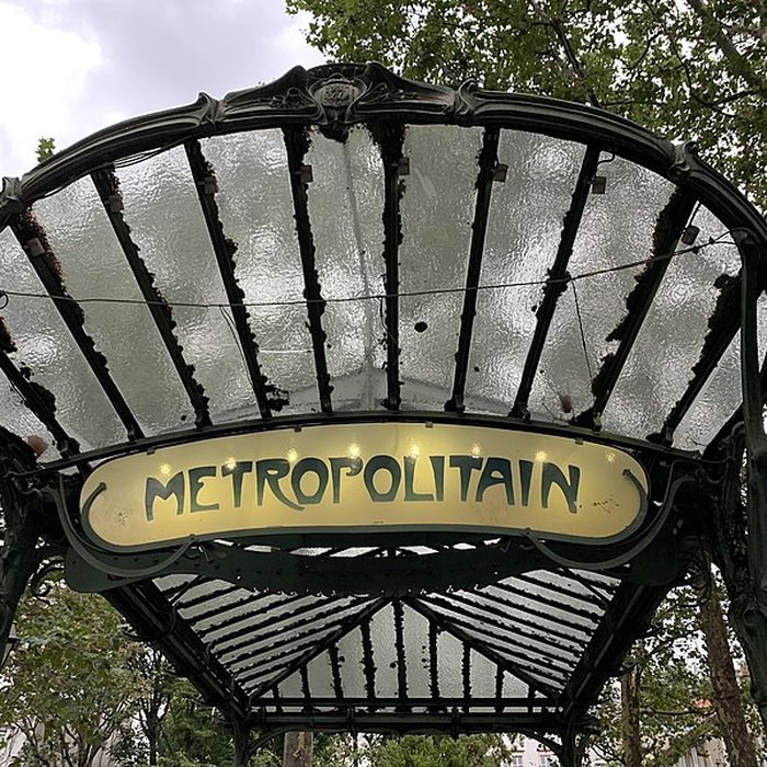 Photo de Édicule Guimard de la station Place de Clichy - Paris 18ème