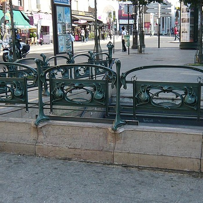 Photo de Édicule Guimard de la station Place de Clichy - Paris 18ème