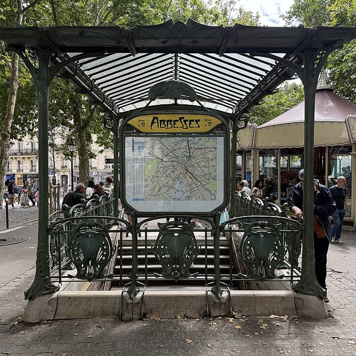 Photo de Édicule Guimard de la station Place de Clichy - Paris 18ème