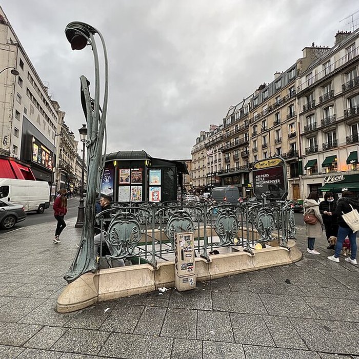 Photo de Édicule Guimard de la station Place de Clichy - Paris 18ème