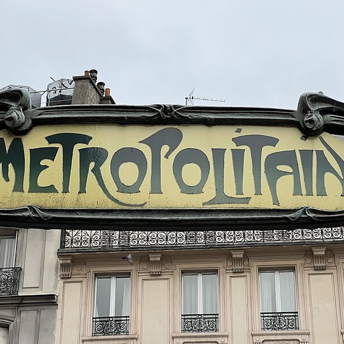 Photo de Édicule Guimard de la station Place de Clichy - Paris 18ème