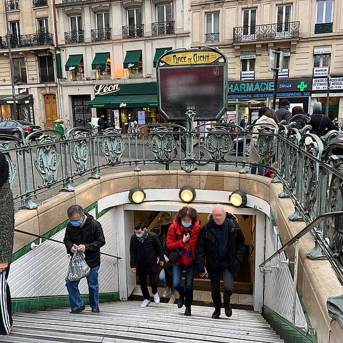 Photo de Édicule Guimard de la station Place de Clichy - Paris 18ème
