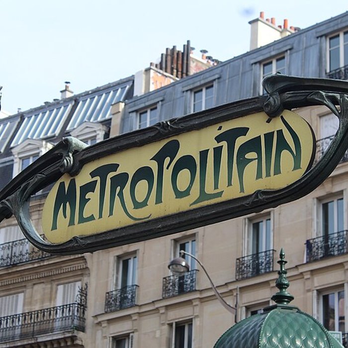Photo de Édicule Guimard de la station Place de Clichy - Paris 18ème