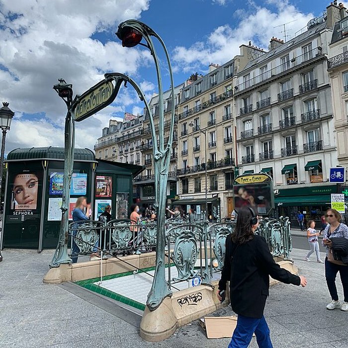 Photo de Édicule Guimard de la station Place de Clichy - Paris 18ème