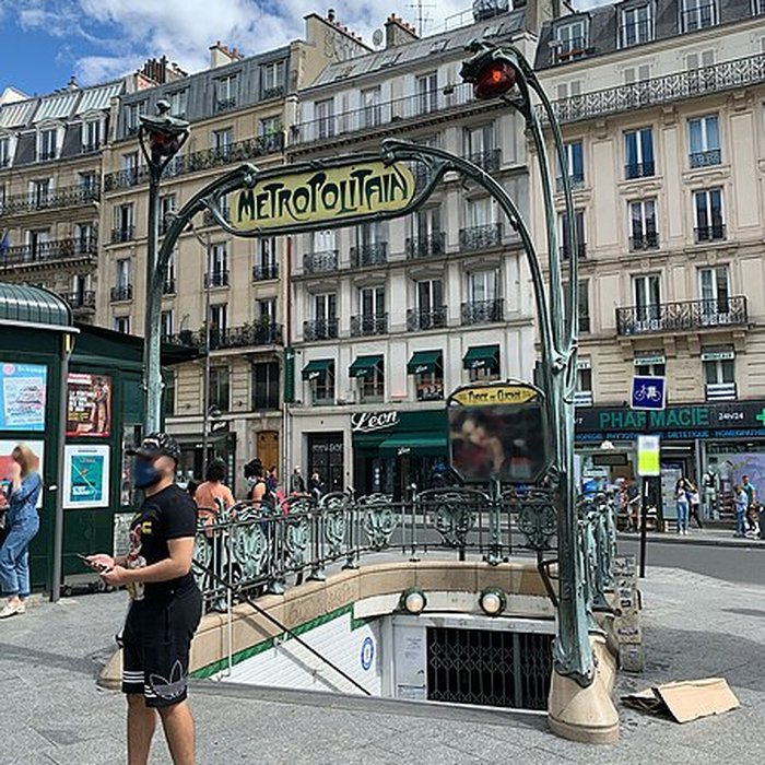 Photo de Édicule Guimard de la station Place de Clichy - Paris 18ème
