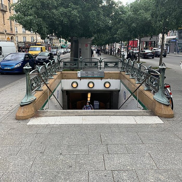 Photo de Édicule Guimard de la station Place de Clichy - Paris 18ème