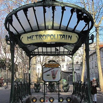 Édicule Guimard de la station Place de Clichy - Paris 18ème