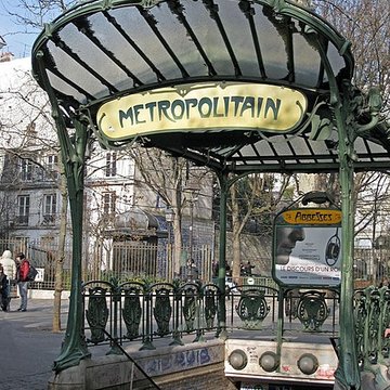 Édicule Guimard de la station Place de Clichy - Paris 18ème