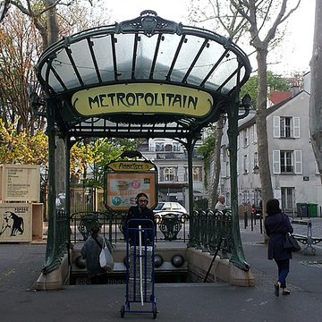 Édicule Guimard de la station Place de Clichy - Paris 18ème