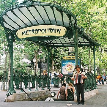 Édicule Guimard de la station Place de Clichy - Paris 18ème