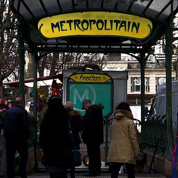 Édicule Guimard de la station Place de Clichy - Paris 18ème
