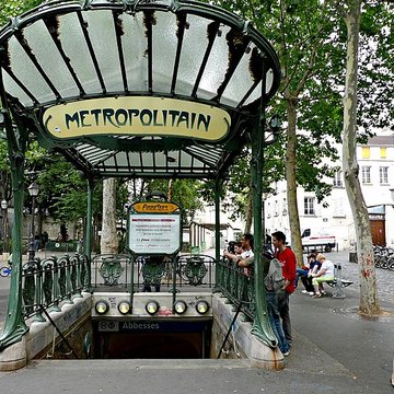 Édicule Guimard de la station Place de Clichy - Paris 18ème