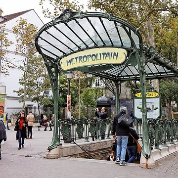 Édicule Guimard de la station Place de Clichy - Paris 18ème