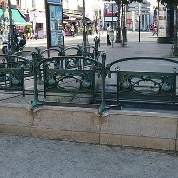 Édicule Guimard de la station Place de Clichy - Paris 18ème