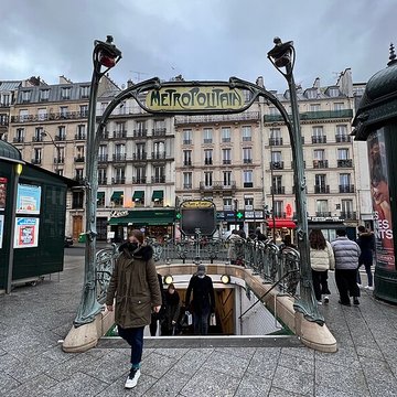 Édicule Guimard de la station Place de Clichy - Paris 18ème