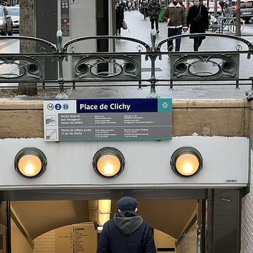 Édicule Guimard de la station Place de Clichy - Paris 18ème