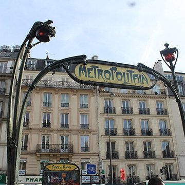 Édicule Guimard de la station Place de Clichy - Paris 18ème