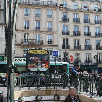Édicule Guimard de la station Place de Clichy - Paris 18ème