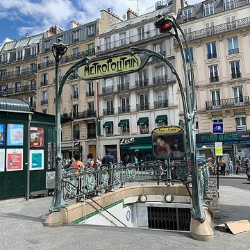 Édicule Guimard de la station Place de Clichy - Paris 18ème