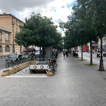Édicule Guimard de la station Place de Clichy - Paris 18ème