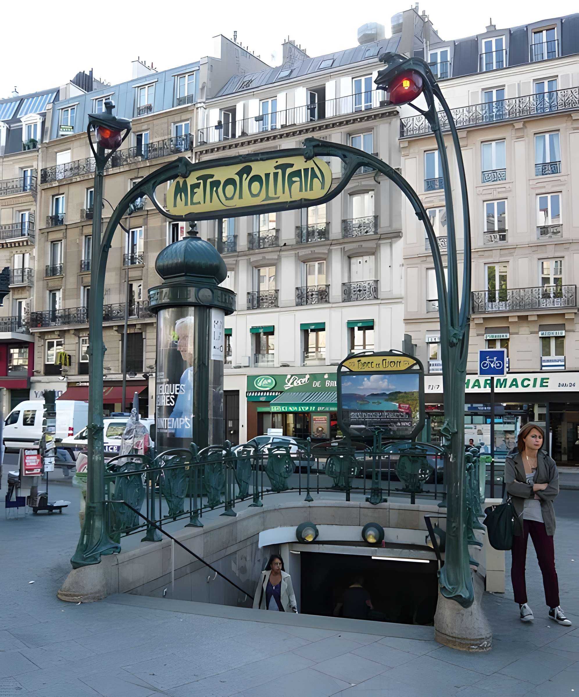 Édicule Guimard de la station Place de Clichy - Paris 18ème 