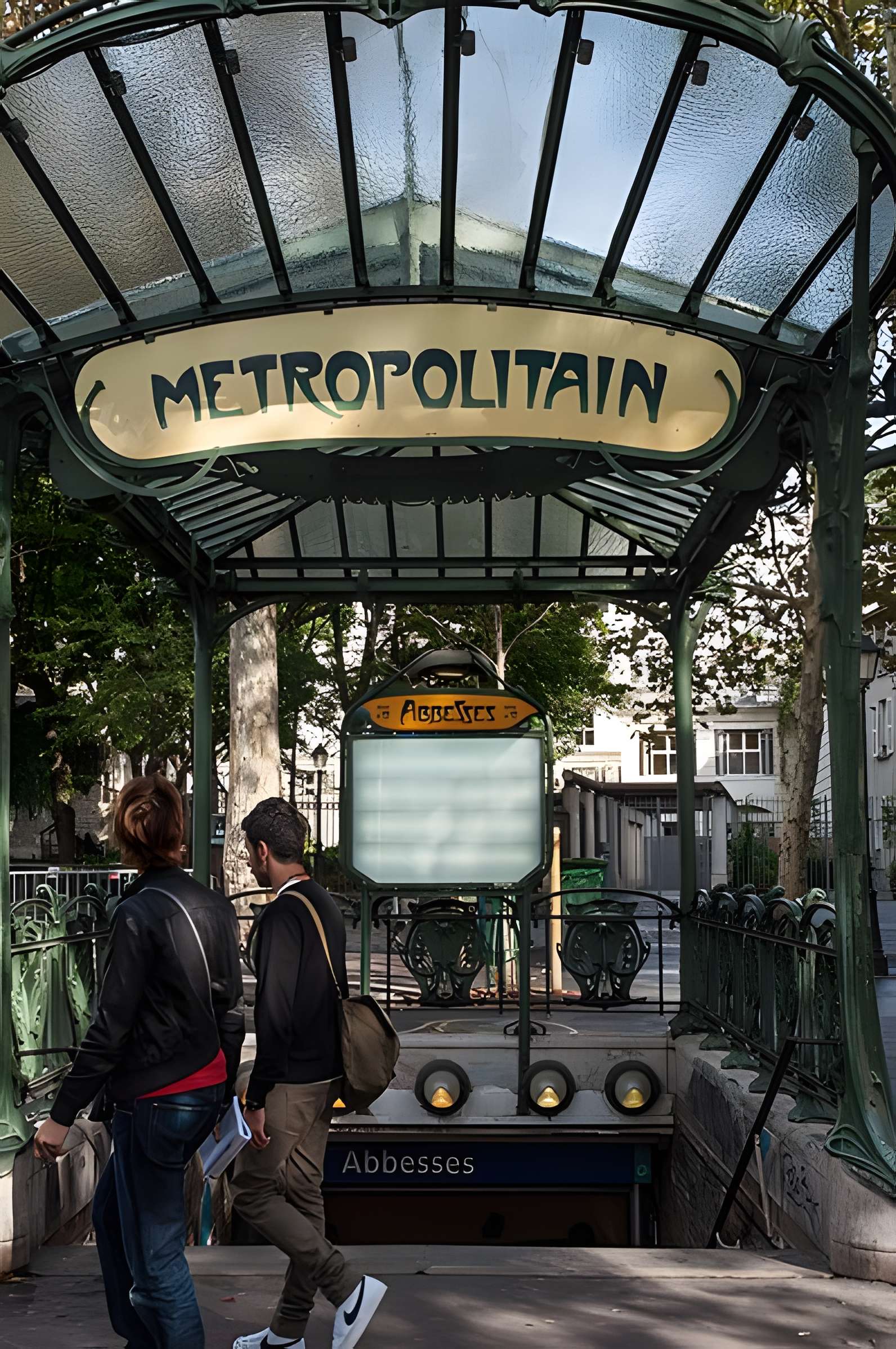 Édicule Guimard de la station Place de Clichy - Paris 18ème
