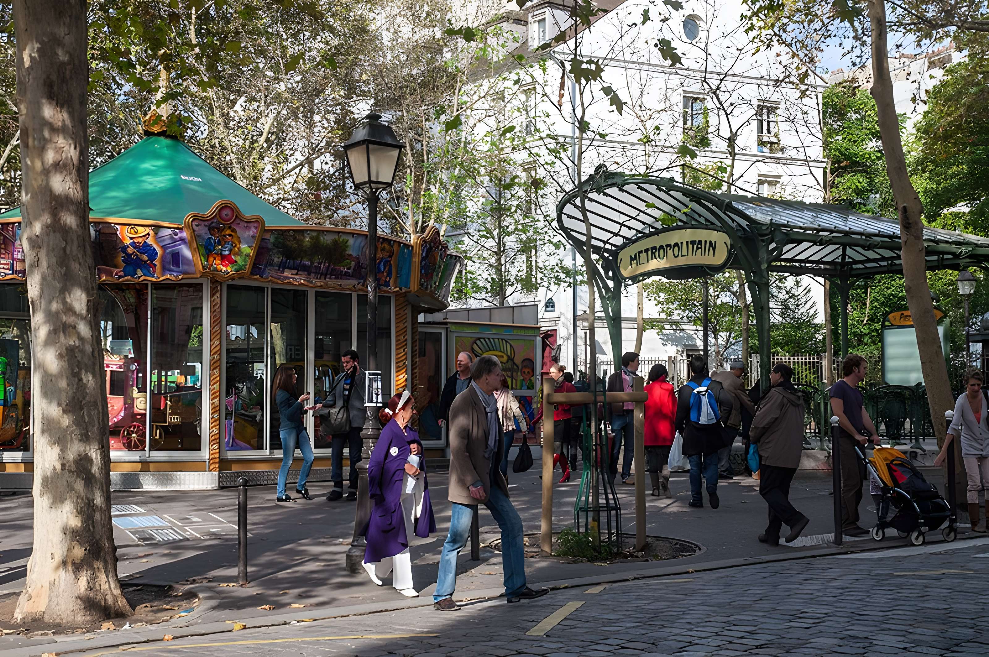 Édicule Guimard de la station Place de Clichy - Paris 18ème