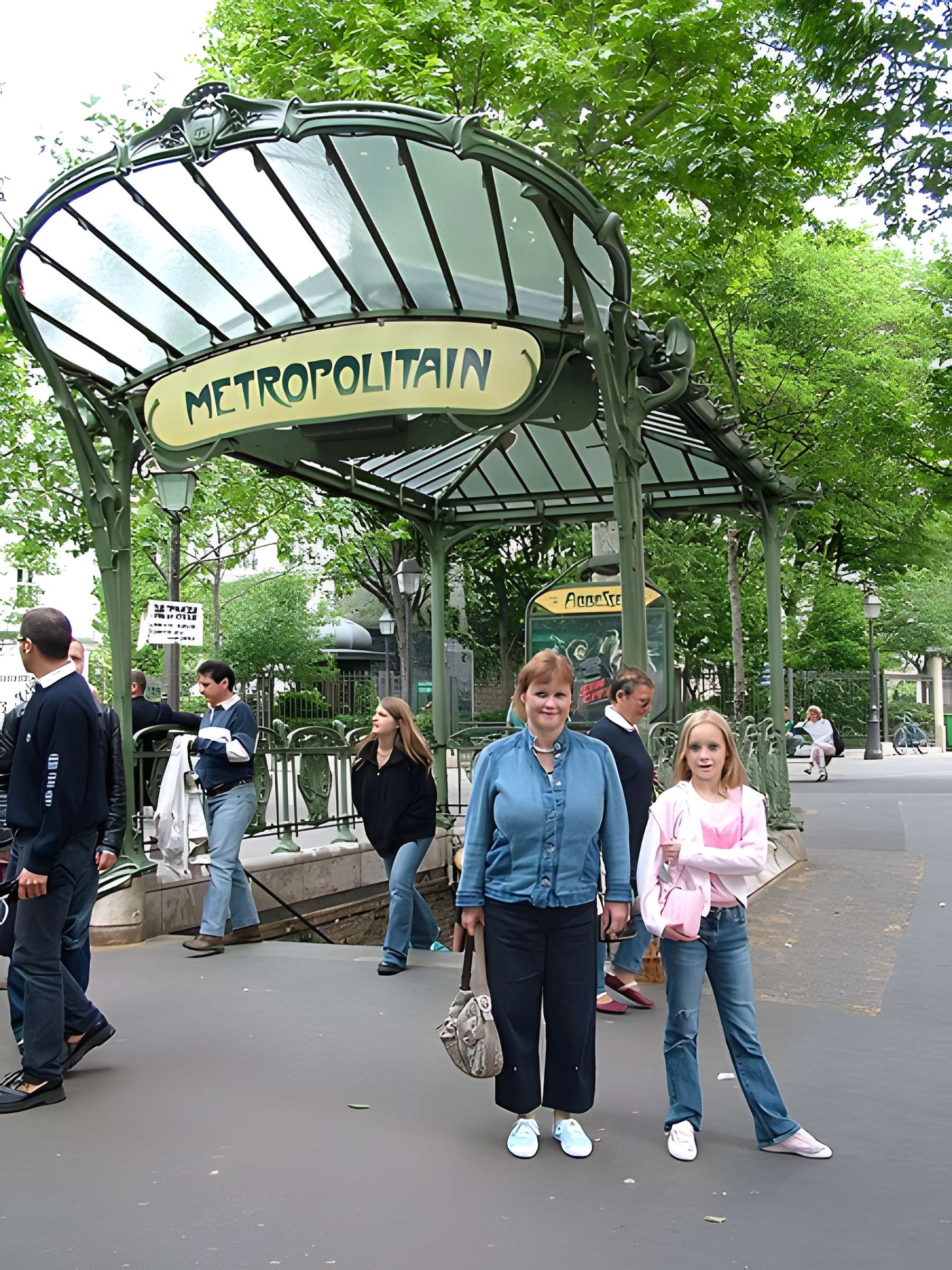 Édicule Guimard de la station Place de Clichy - Paris 18ème
