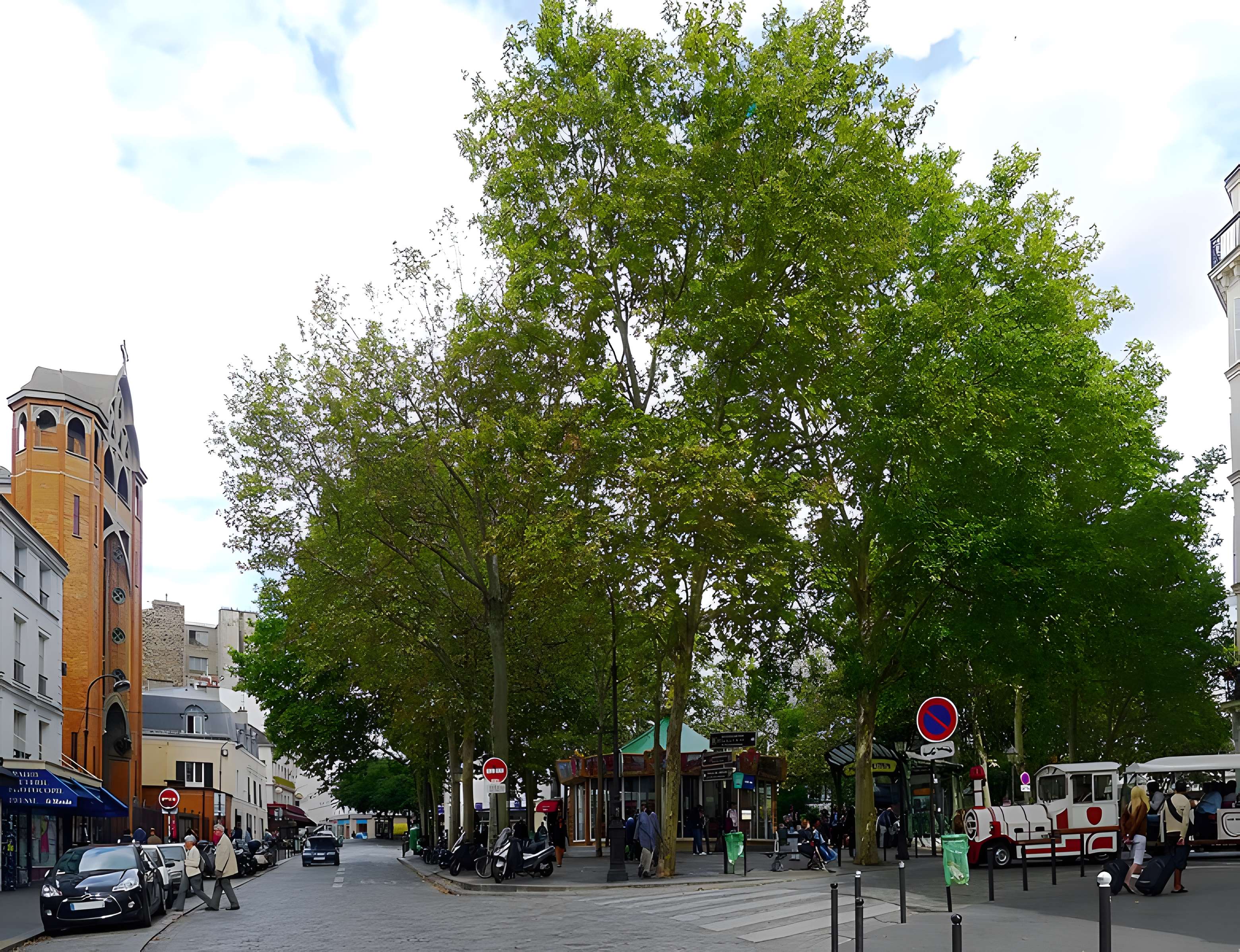 Édicule Guimard de la station Place de Clichy - Paris 18ème