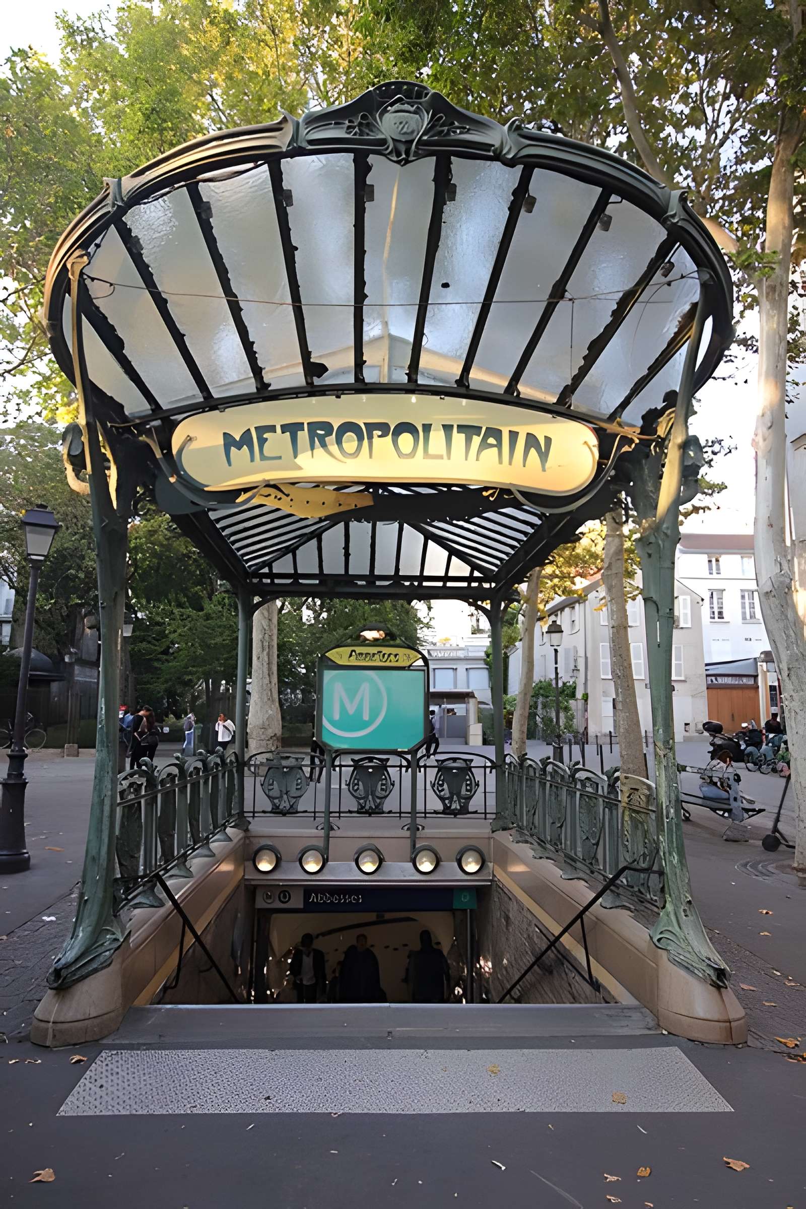 Édicule Guimard de la station Place de Clichy - Paris 18ème