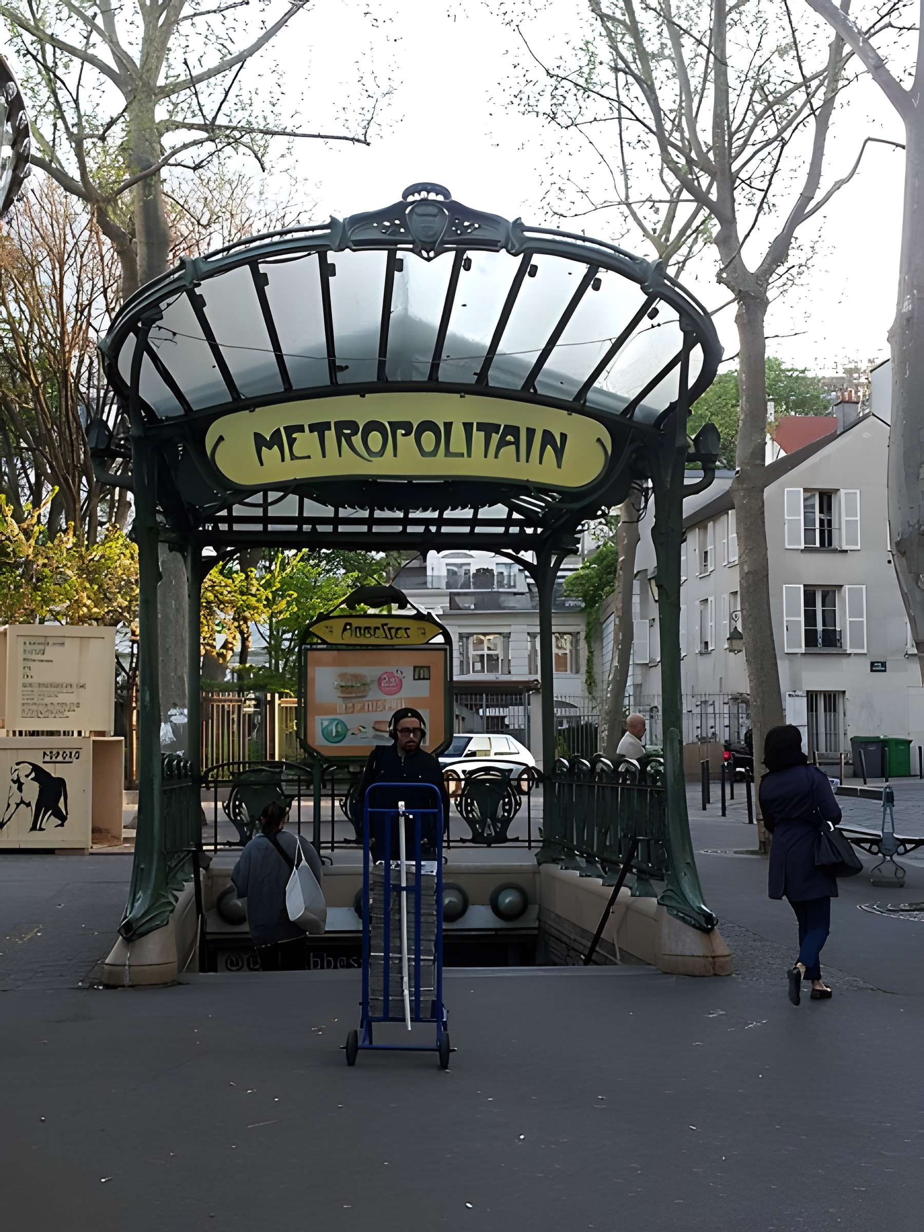 Édicule Guimard de la station Place de Clichy - Paris 18ème