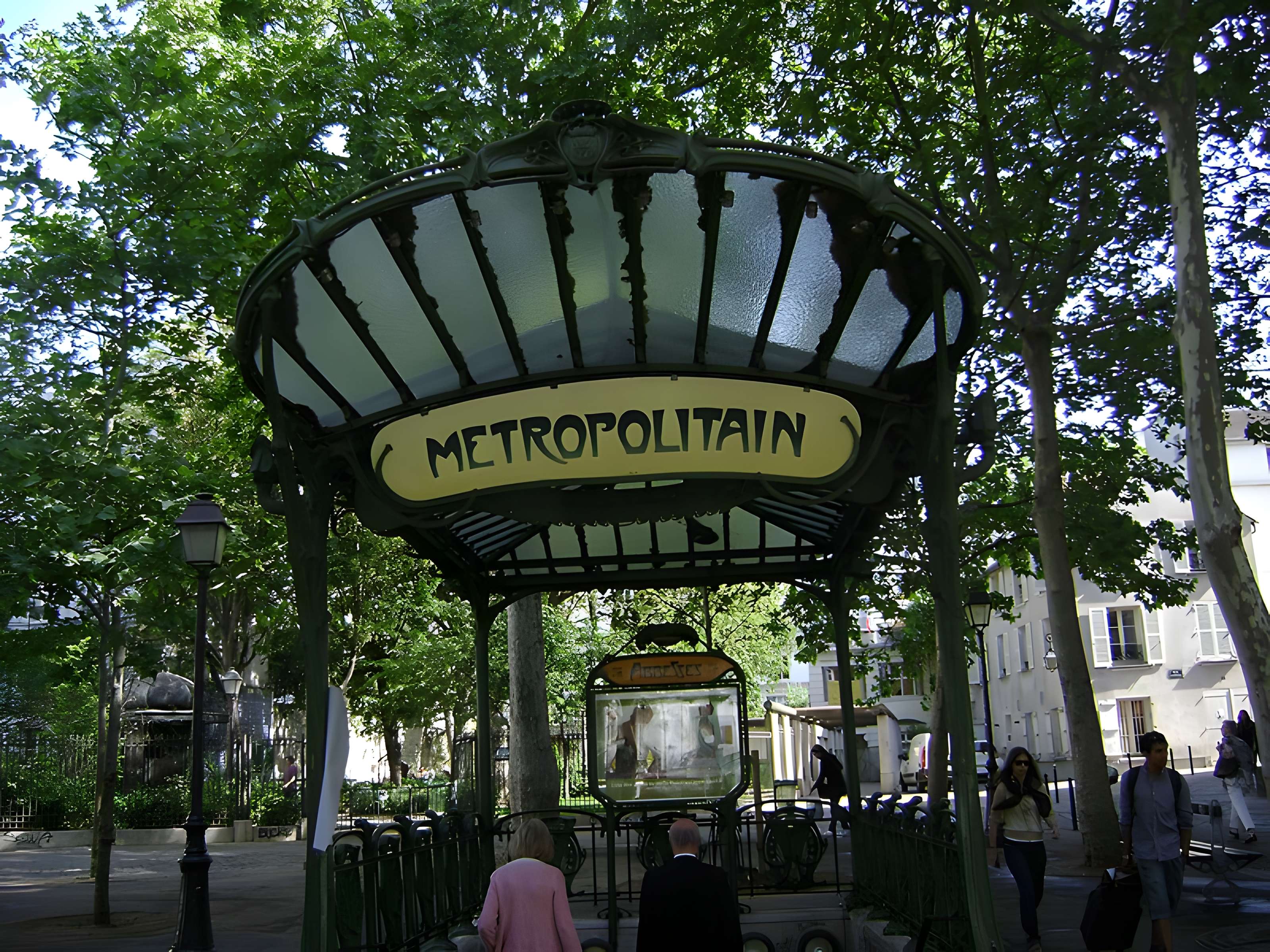 Édicule Guimard de la station Place de Clichy - Paris 18ème