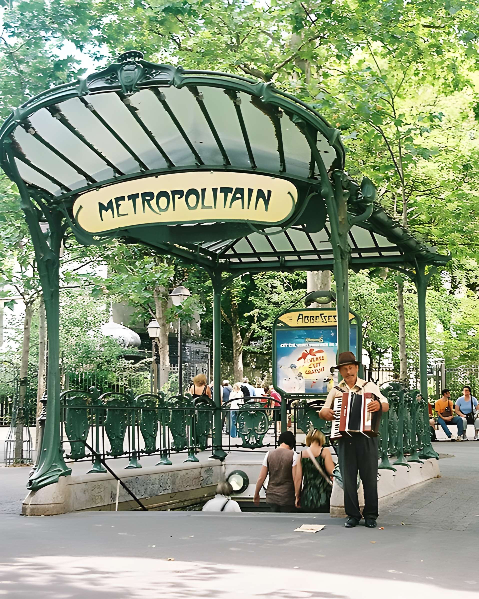 Édicule Guimard de la station Place de Clichy - Paris 18ème
