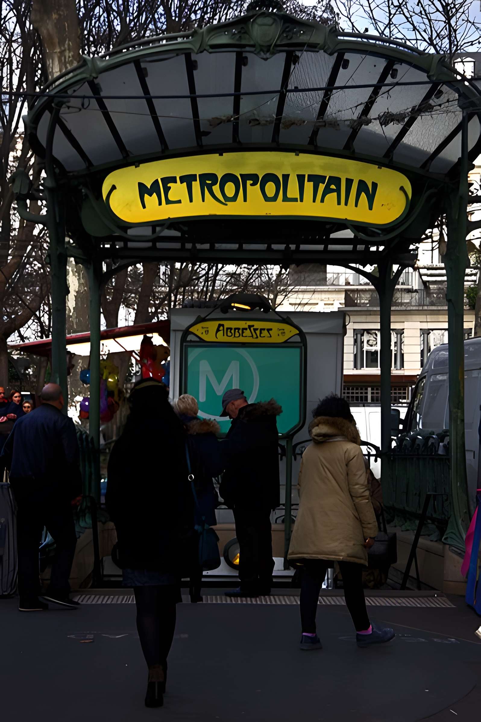 Édicule Guimard de la station Place de Clichy - Paris 18ème