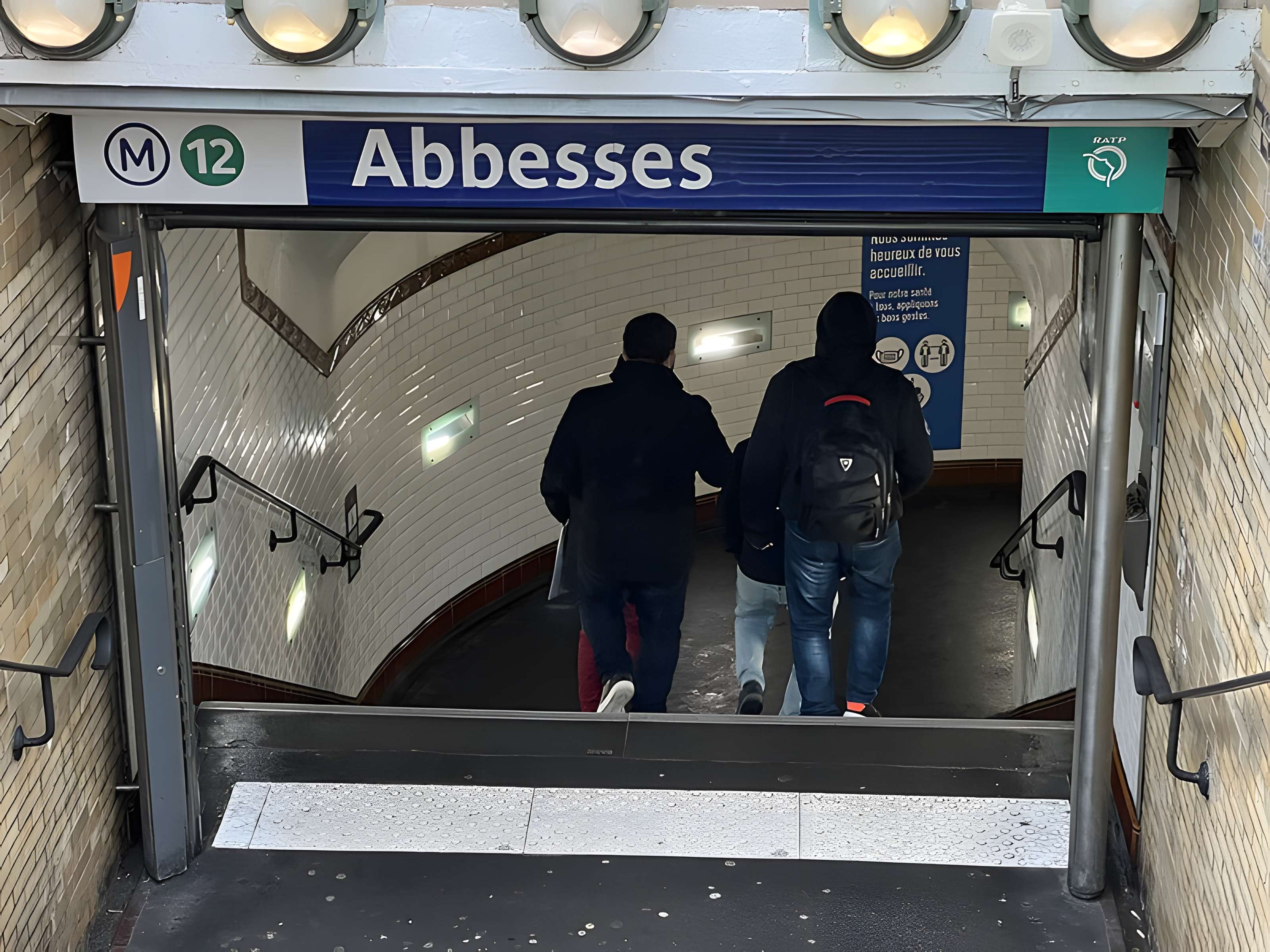 Édicule Guimard de la station Place de Clichy - Paris 18ème