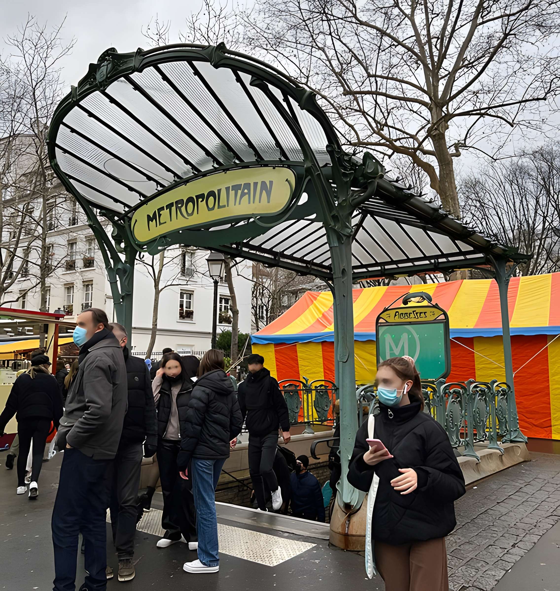 Édicule Guimard de la station Place de Clichy - Paris 18ème